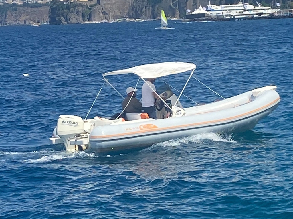 Self drive boats Sea Prop